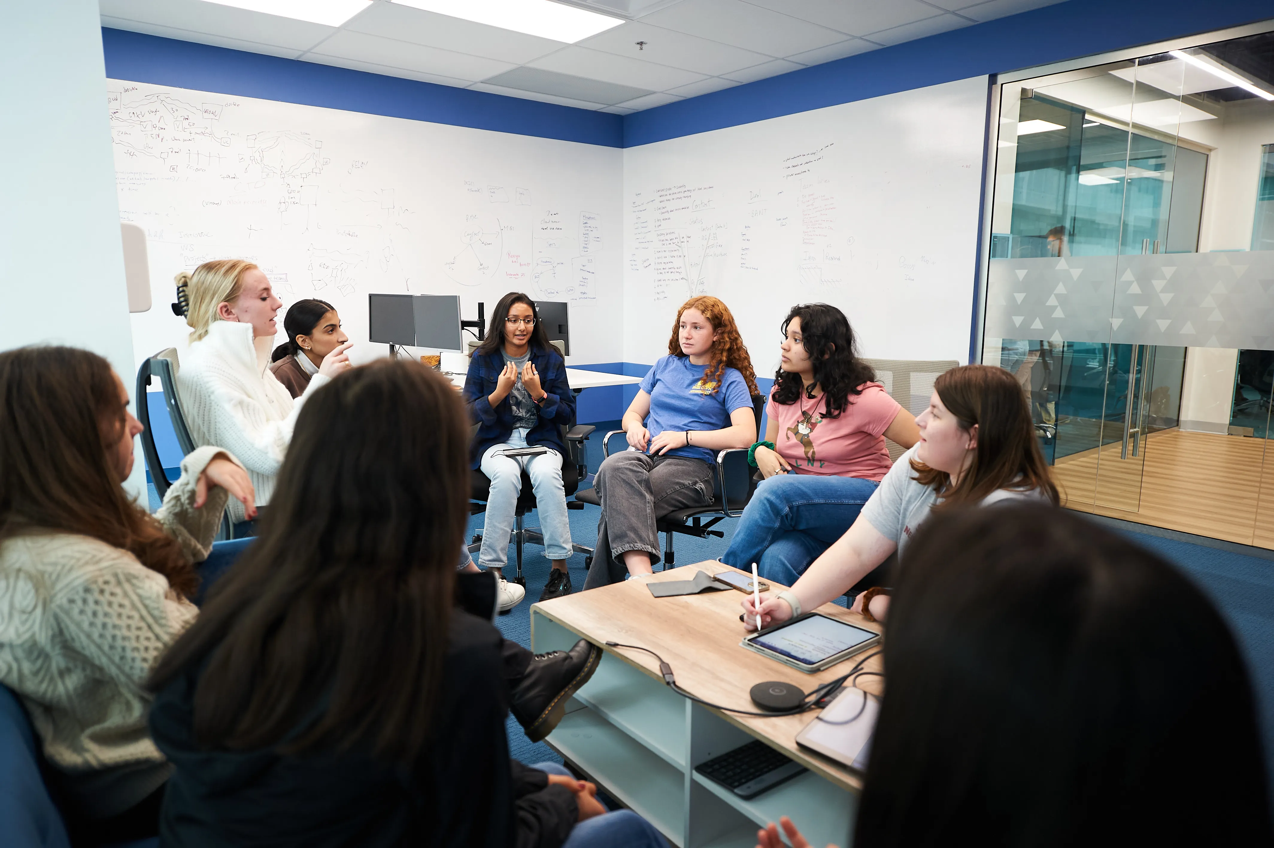 Life at TKS — students and mentors during the program (photo 4)