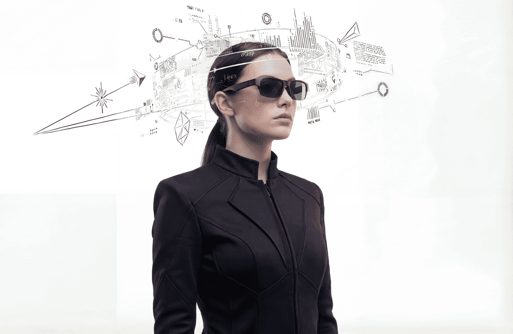 Detalle de mesa de trabajo: portátiles, notas, manos