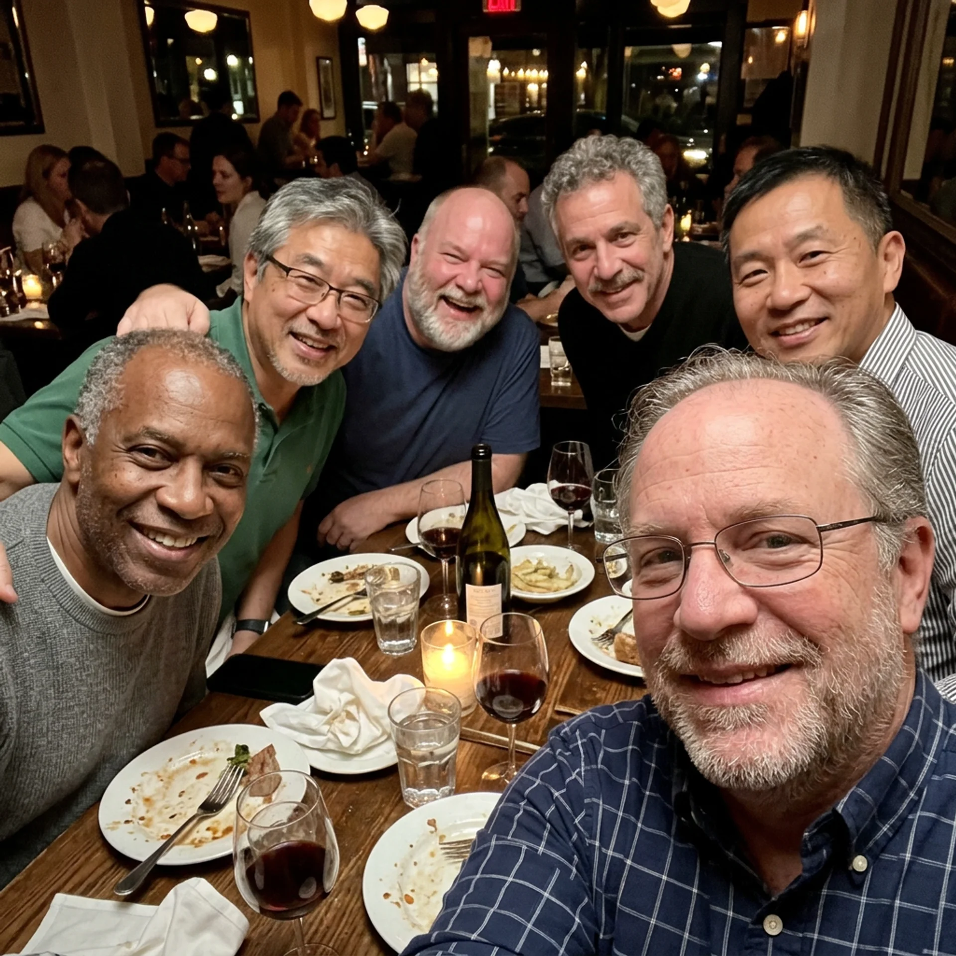 gay group selfie at Mingleo dinner