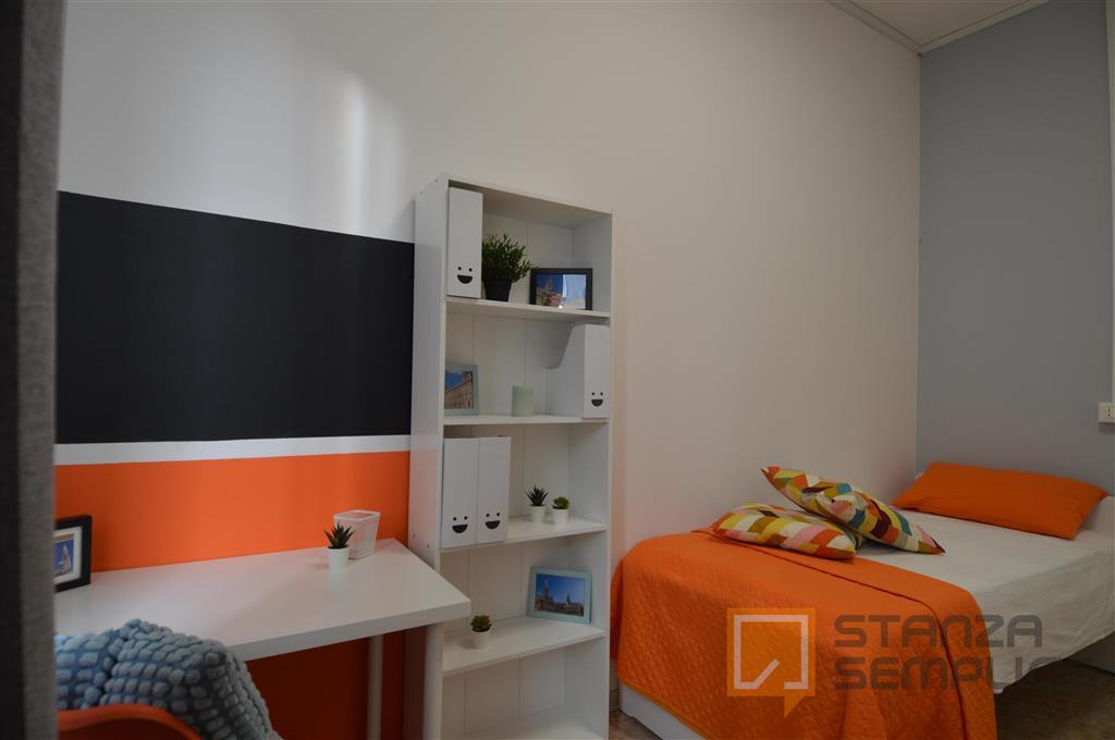 11.9 sqm room in Vicolo Franco Villa, Reggio Nell'Emilia