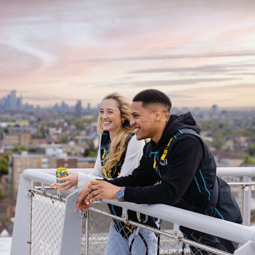 Dare Skywalk con el horizonte de Londres