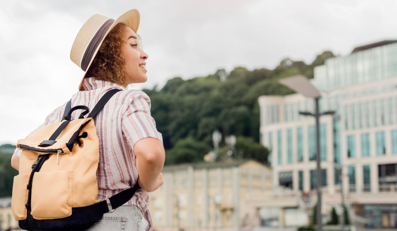 Imagem mostra mulher viajando para os Estados Unidos