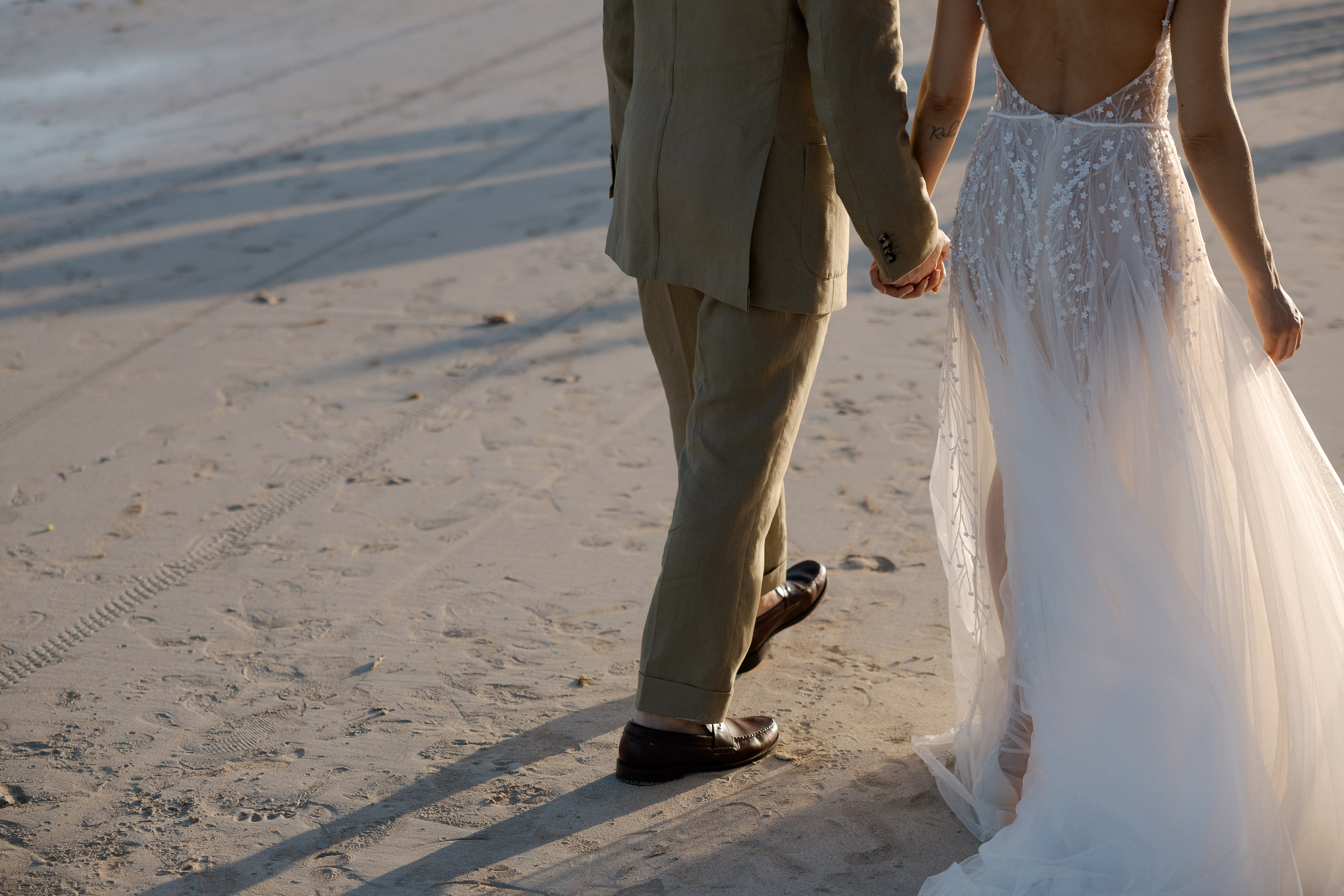 wedding-planning-couple-at-the-beach