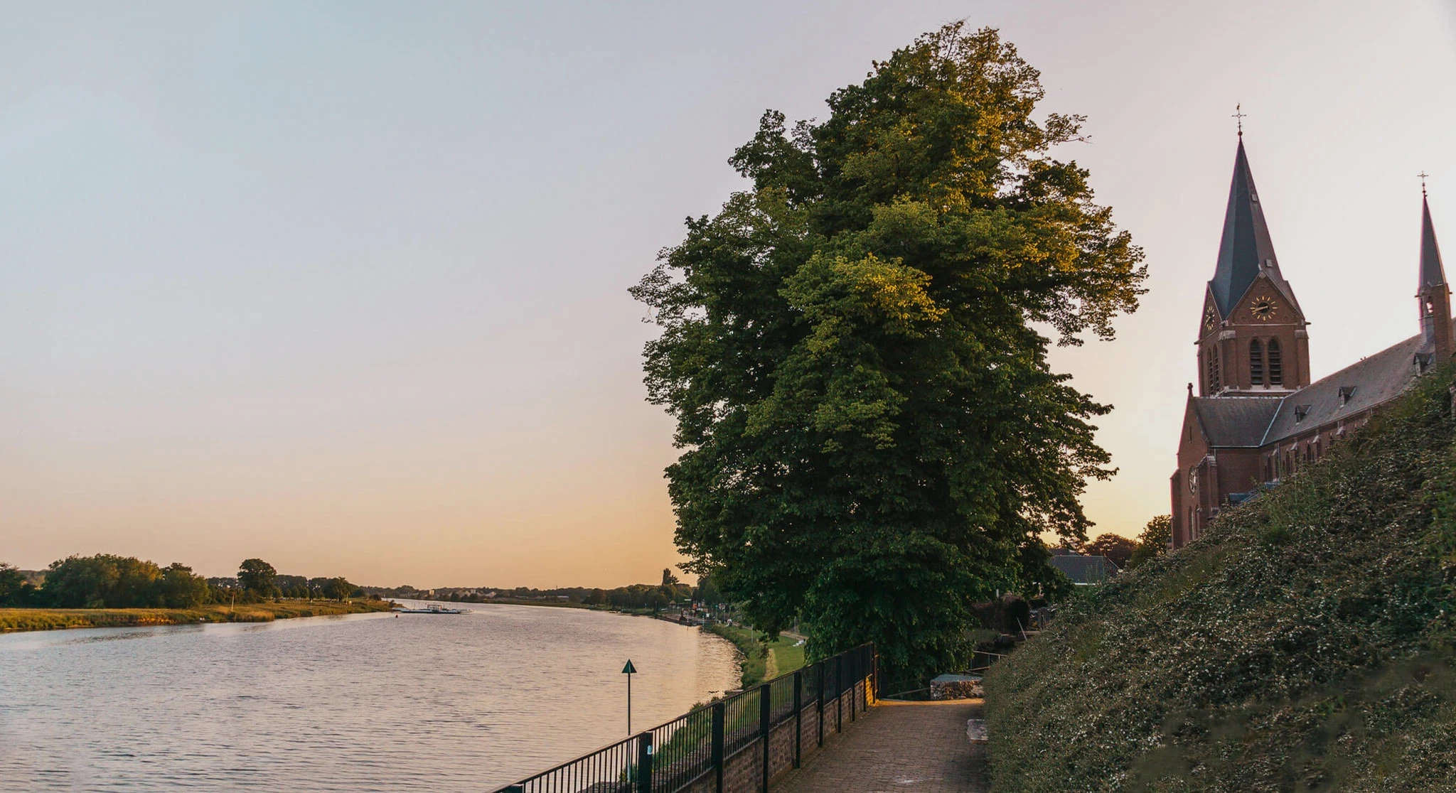 The image featured in the carousel #4