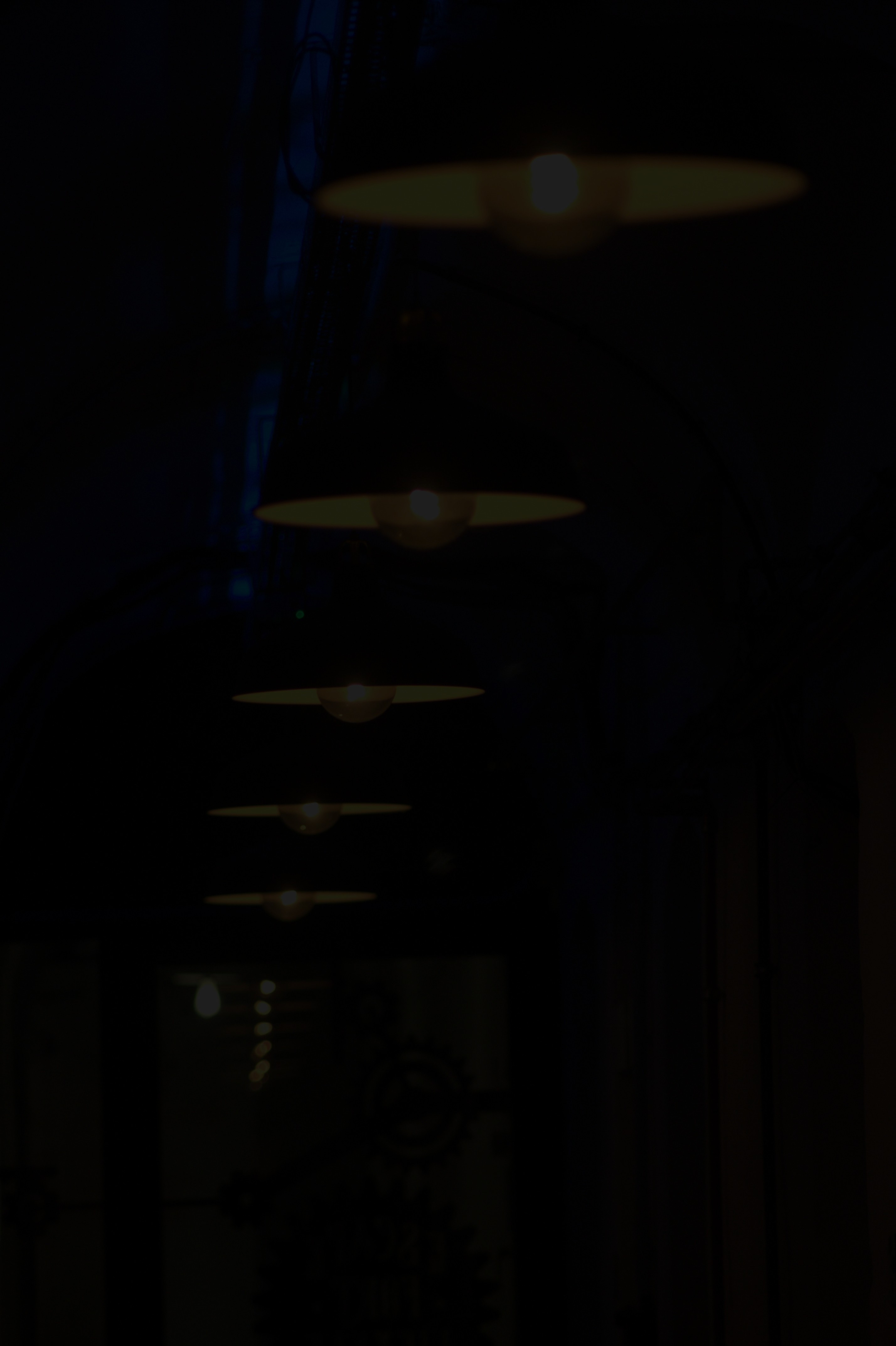 Escape Fort Liezele: mysterieuze donkere gang met lampen in authentiek fort – unieke escape room ervaring Puurs Antwerpen Mechelen