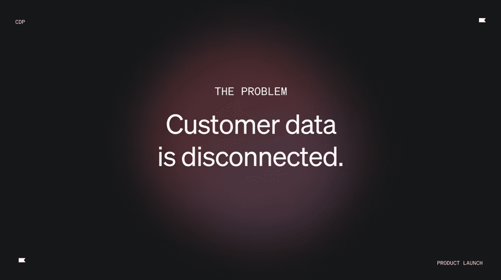 Klaviyo-Folie „The problem: Customer data is disconnected“ auf dunklem Hintergrund