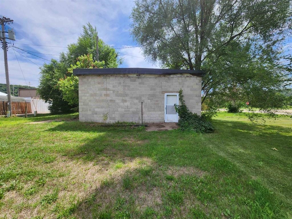 207 Exchange, Blue River, front photo