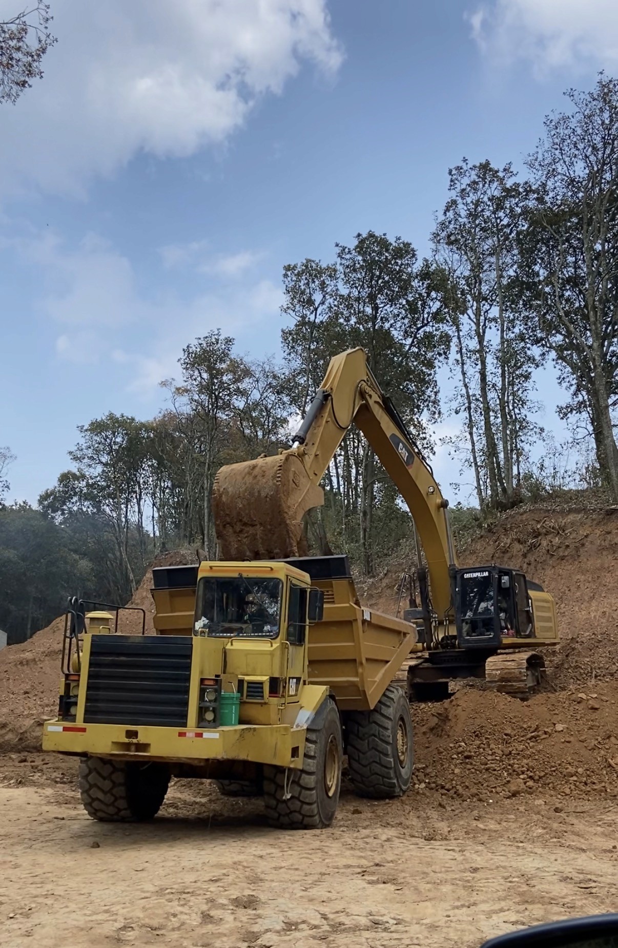 Equipo de acarreo de alta capacidad para movimiento de tierra