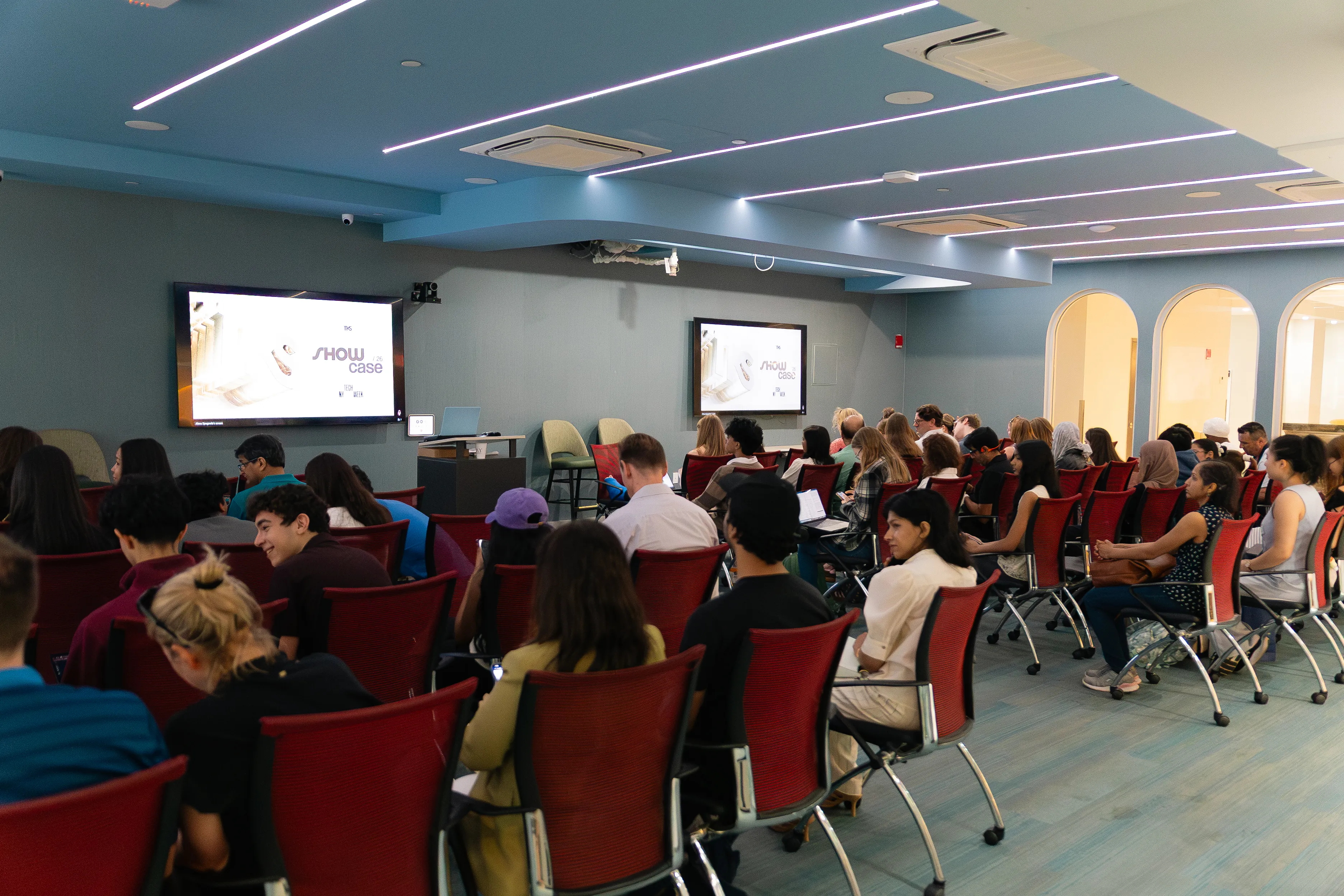 Life at TKS — students and mentors during the program (photo 5)