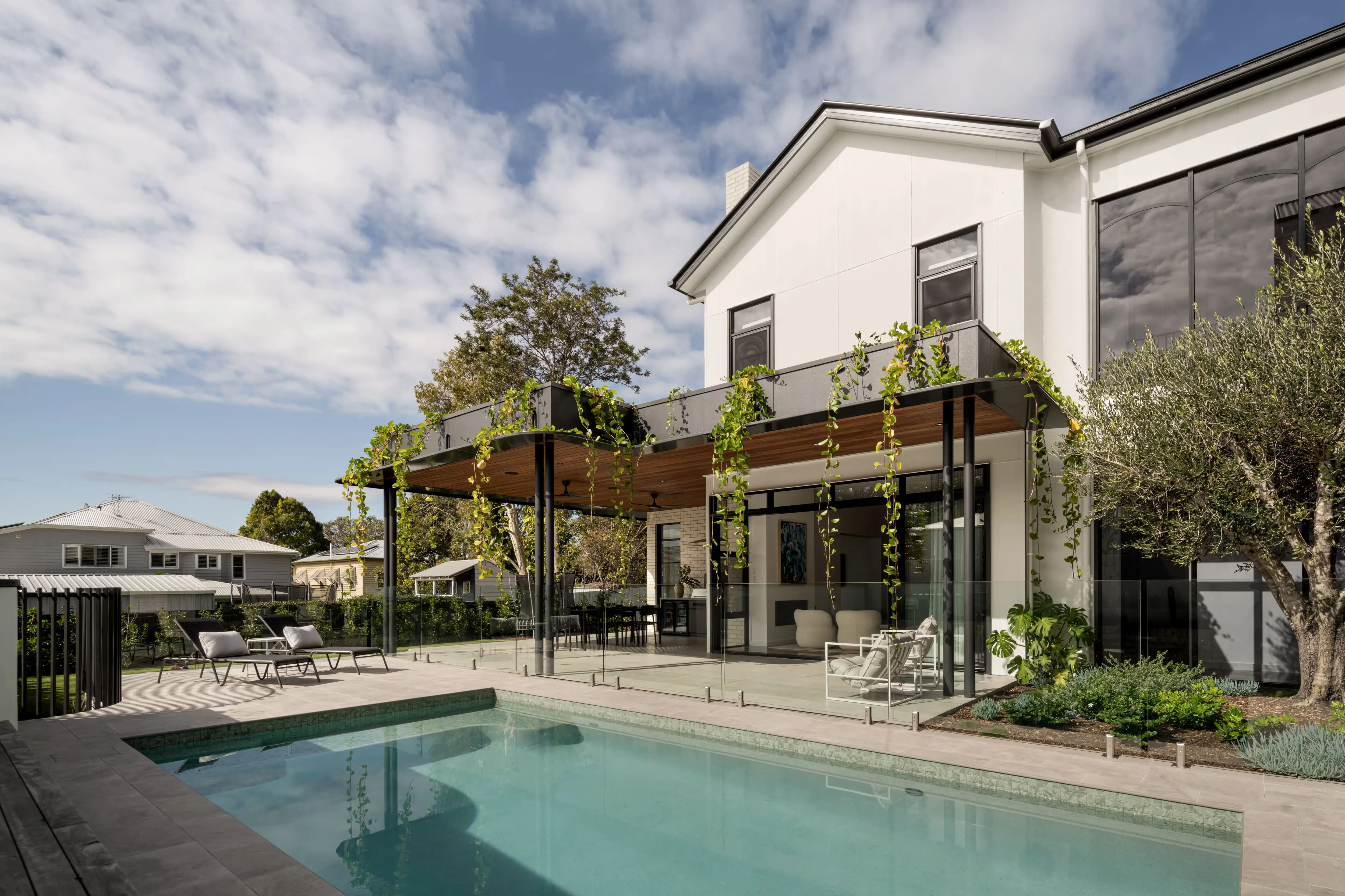 A different view of the back facade of Lenore House designed by Invilla Architecture
