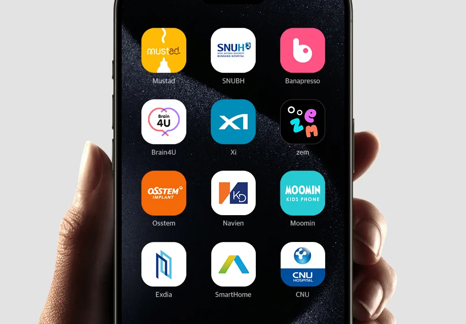 다양한 서비스 앱 아이콘이 4열 그리드로 배치된 스마트폰 화면
