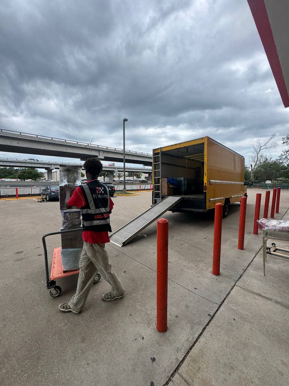 local moving service in Austin TX transporting furniture and boxes efficiently