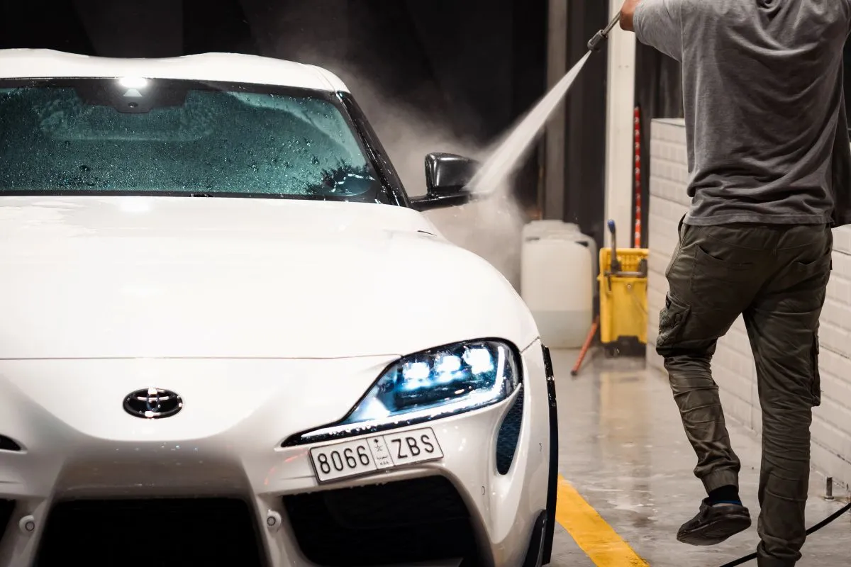 Car maintenance and washed cars