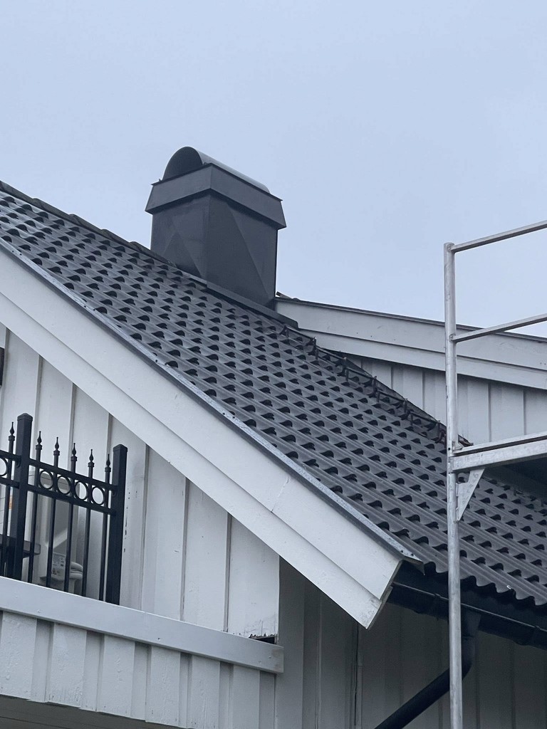 Montering av pipehatt TF-Byggentreprenør AS
