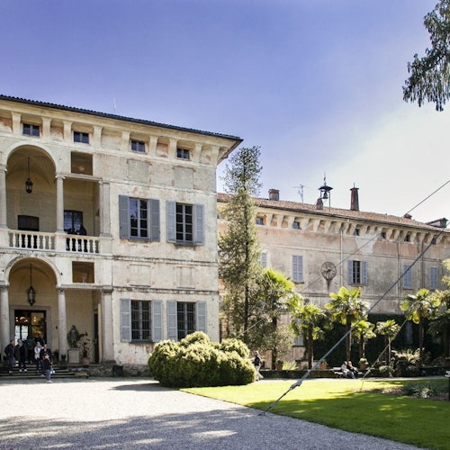 Isola Madre and Isola Bella: Hop-on Hop-off Boat Tour tickets in Stresa