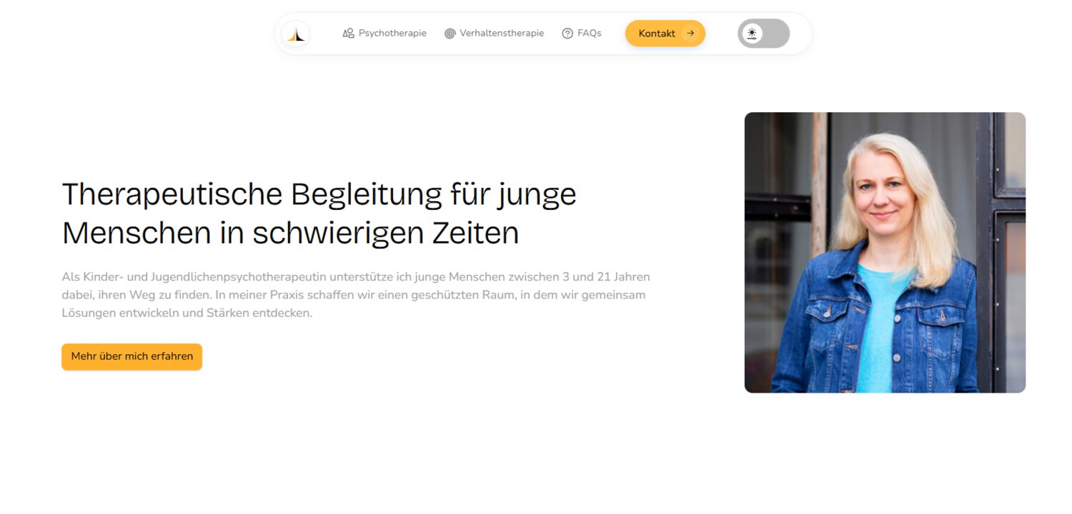 Screenshot: Startseite der Website von Verena V. – Überschrift „Therapeutische Begleitung für junge Menschen in schwierigen Zeiten“, Beschreibung der Zielgruppe von 3 bis 21 Jahren, Porträtfoto und Kontakt-Button