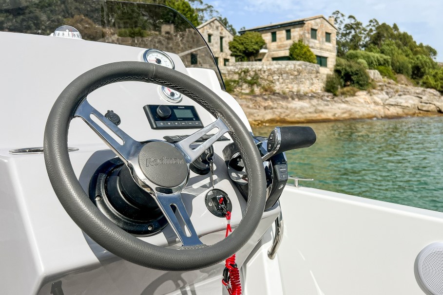 Rodman 690 Ventura CC Helm Station