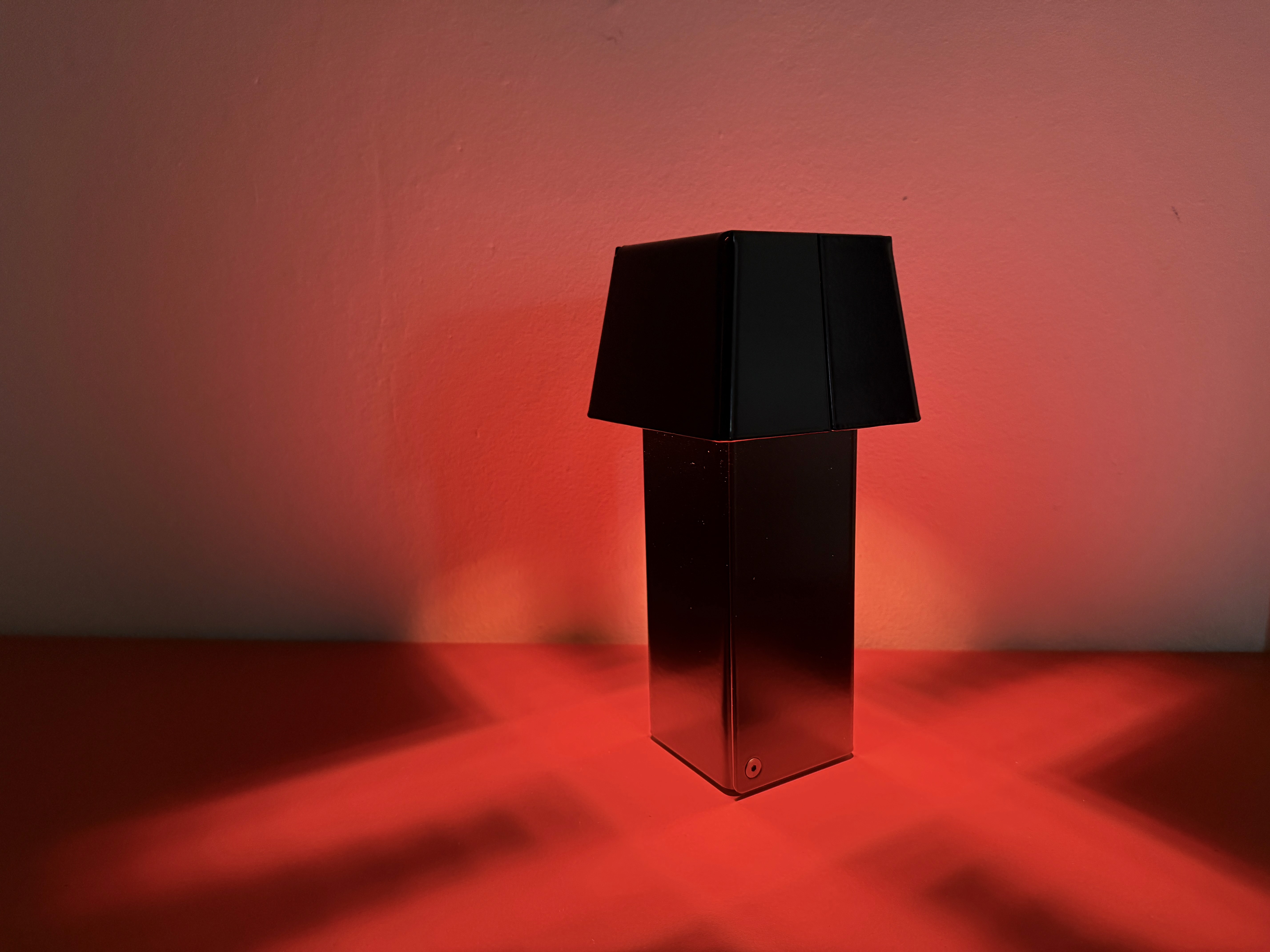 Image of the Remanufacturing speaker and its lifecycle schematic