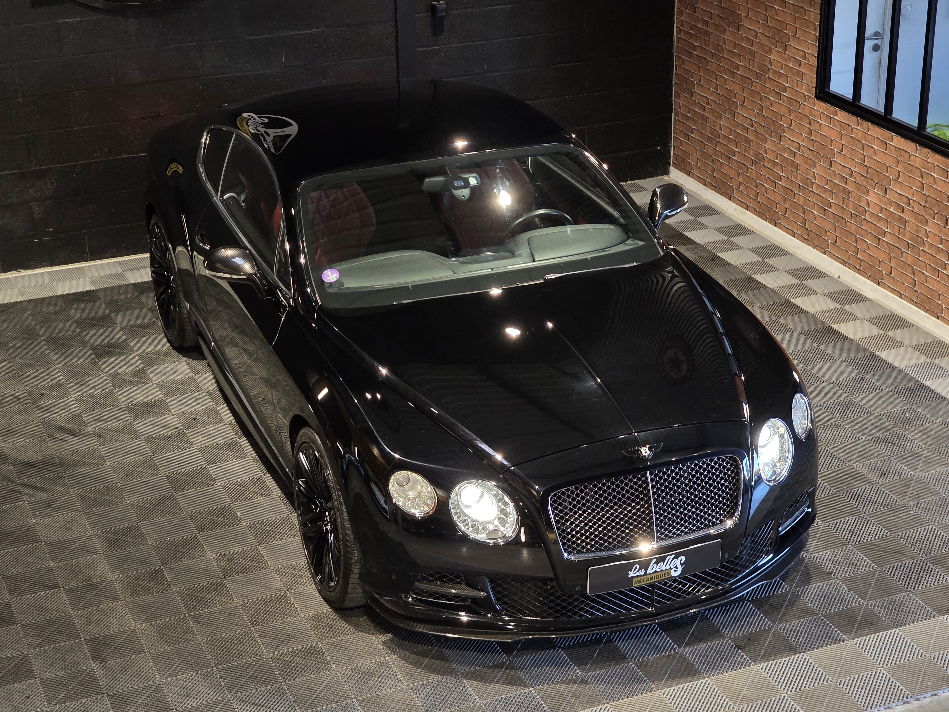 Bentley Continental GT noire vue aérienne capot jantes noir sport Les Belles Mécaniques Bordeaux