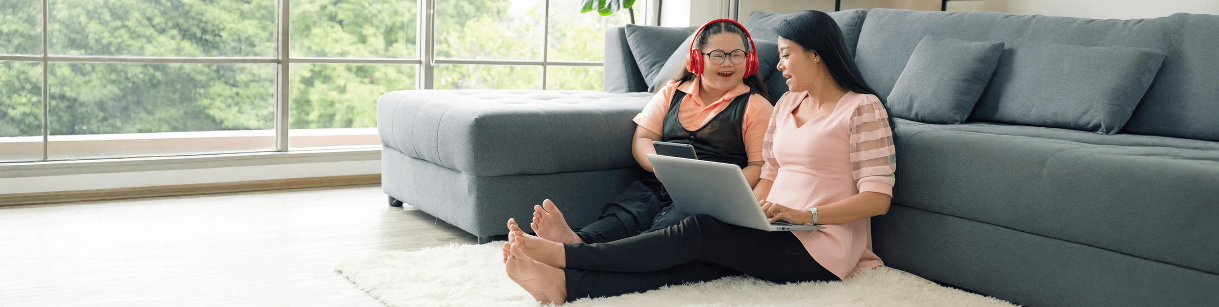 woman-wheelchair-with-laptop-communicates-with-friend