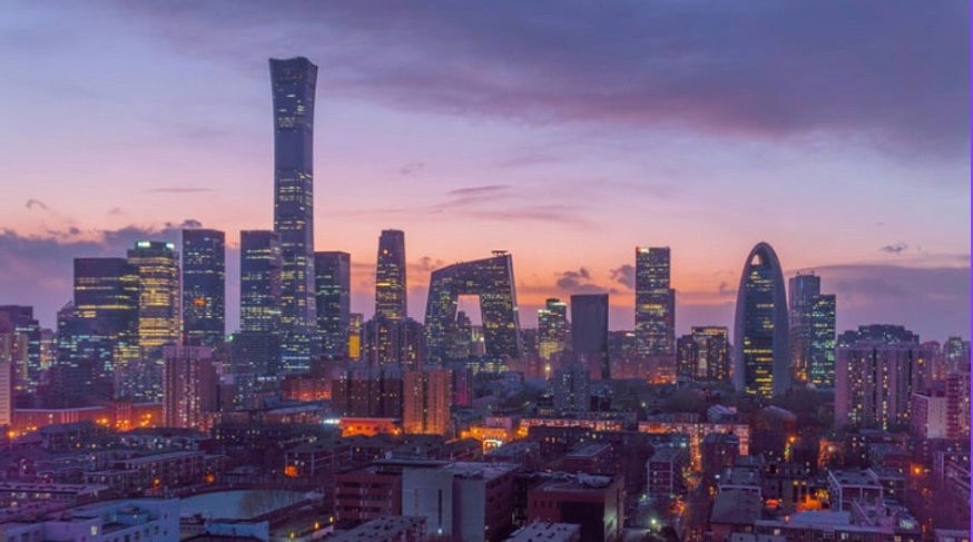 Pekinger Skyline in der Abenddämmerung, zum Brief über neue US-Zölle auf China und die Folgen für E-Commerce-Händler