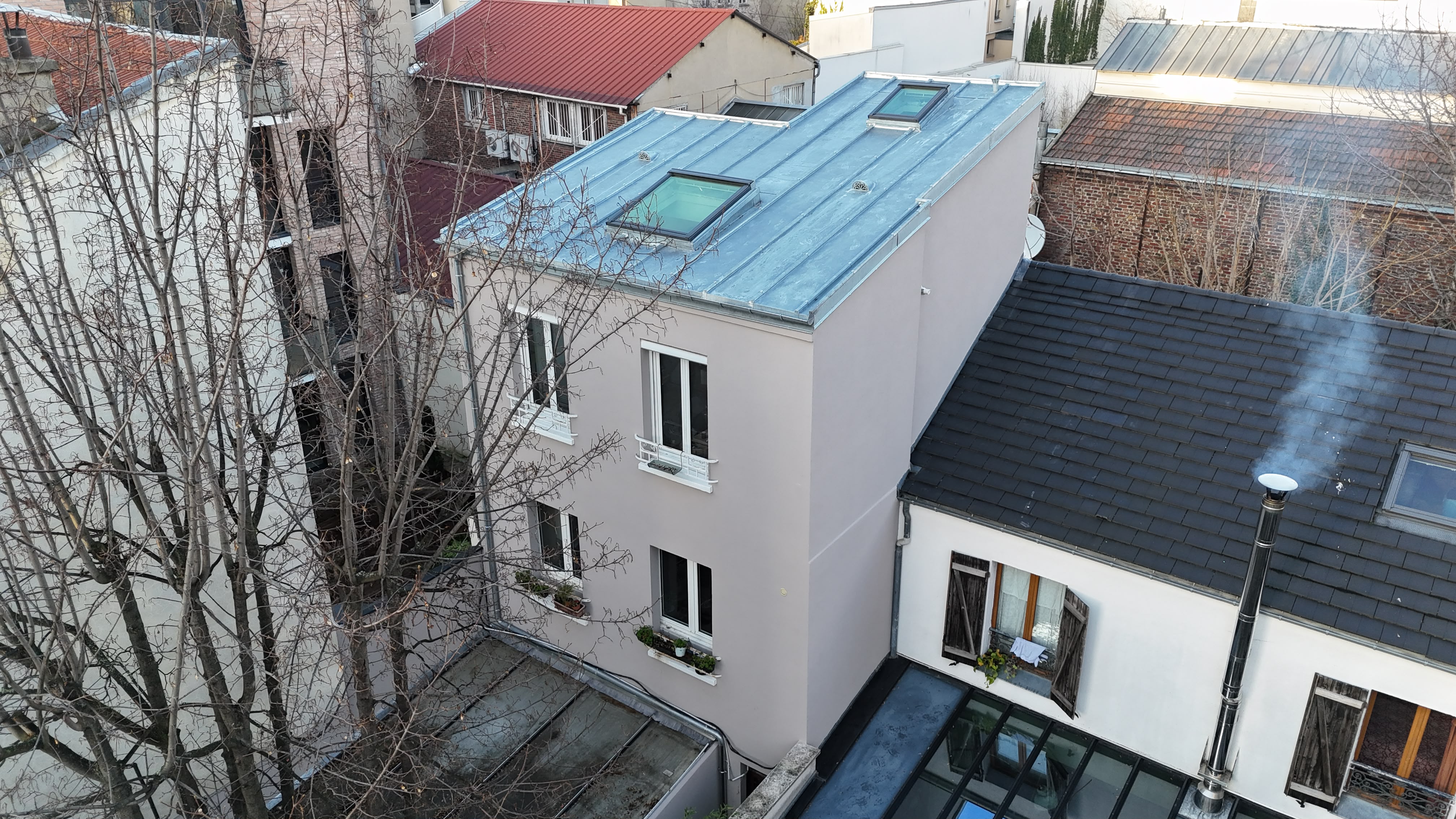 application de l’enduit ou de la peinture