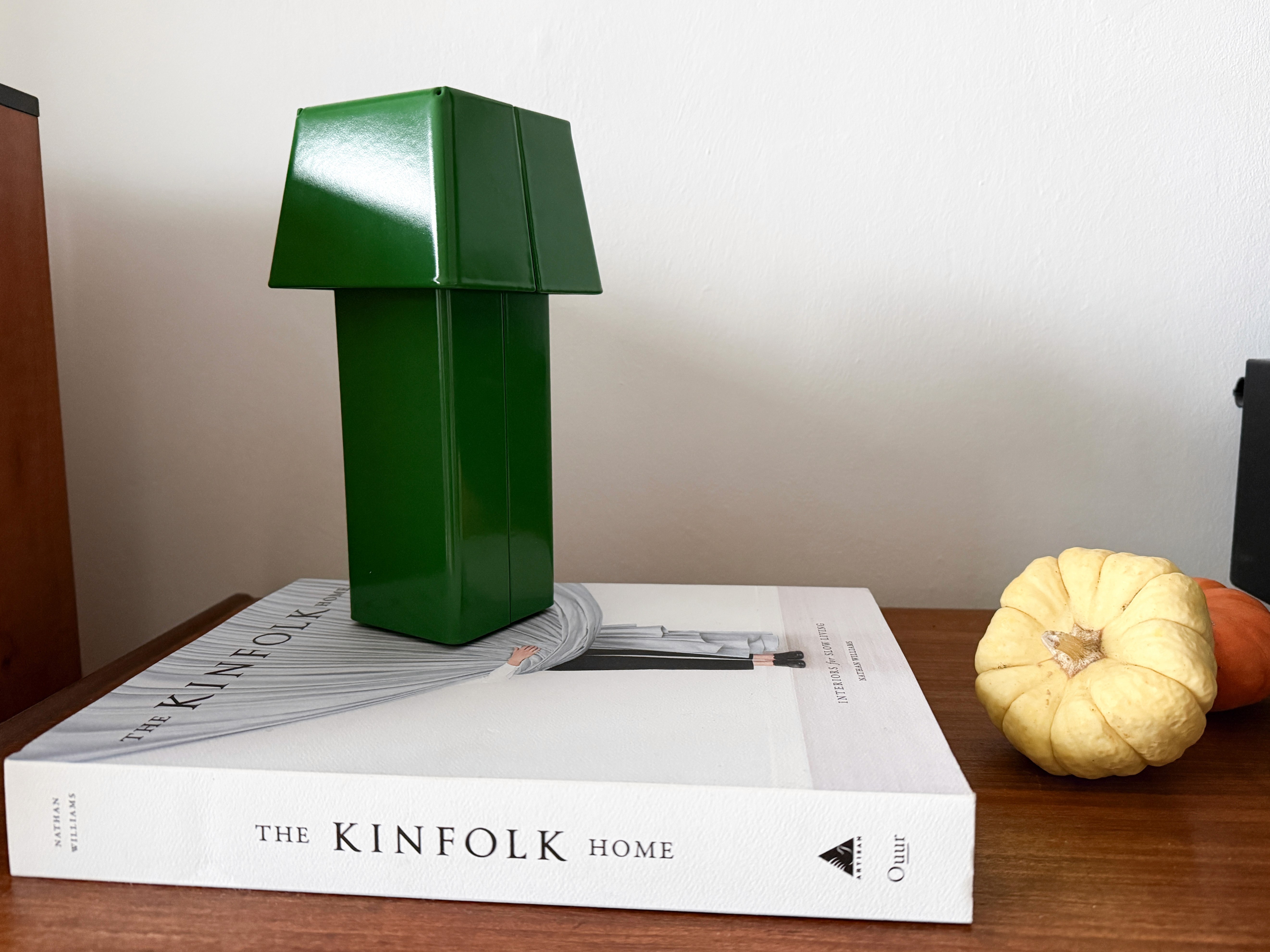 Image of the Remanufacturing speaker and its lifecycle schematic