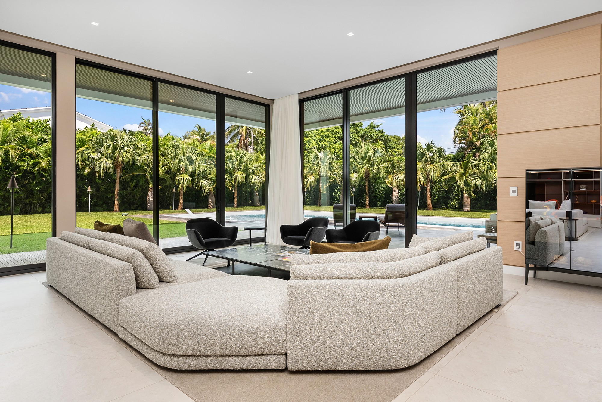 minimalist-living-room-inside-a-mediterranean-villa