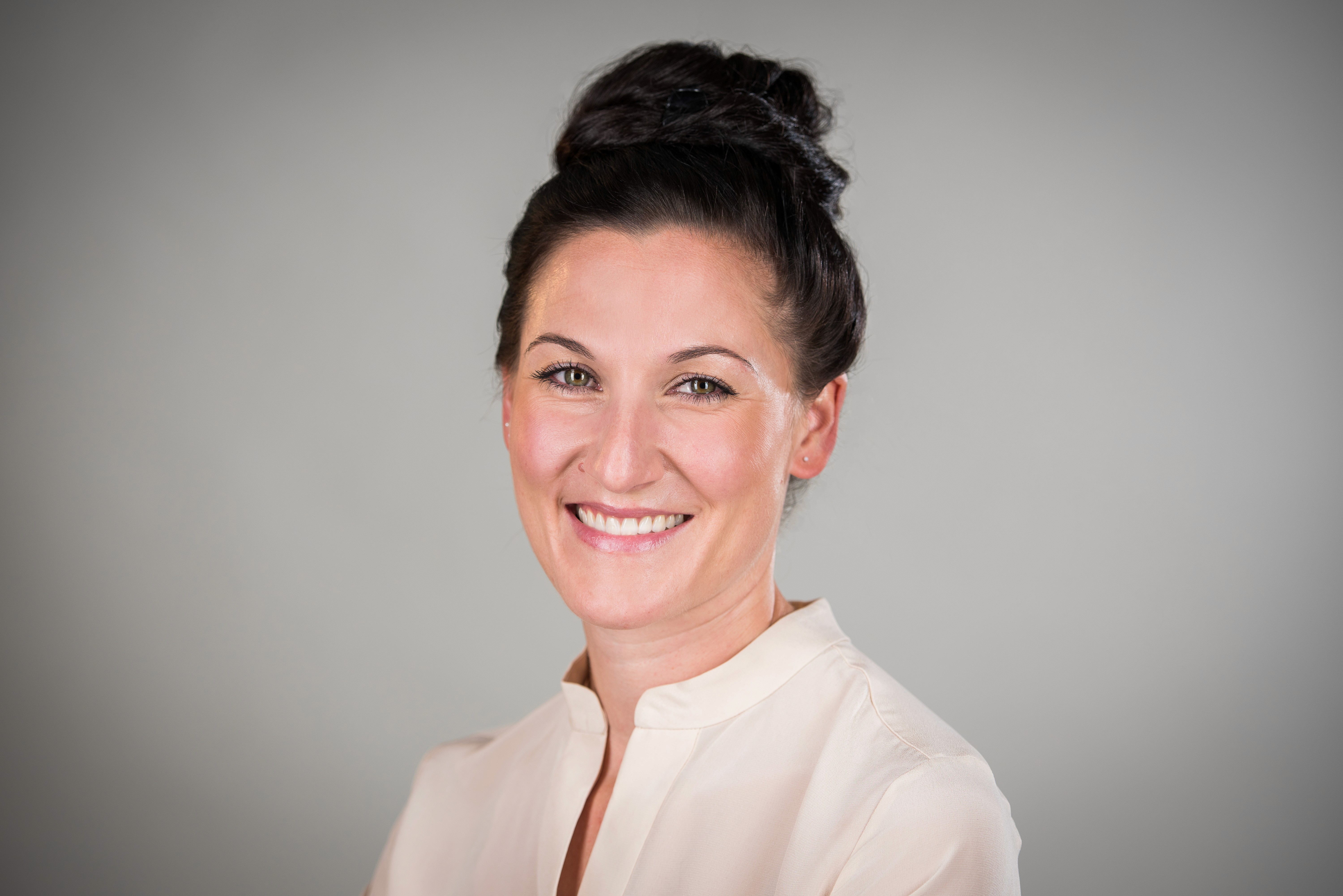 Dr. Stefanie Pezenka, Porträt