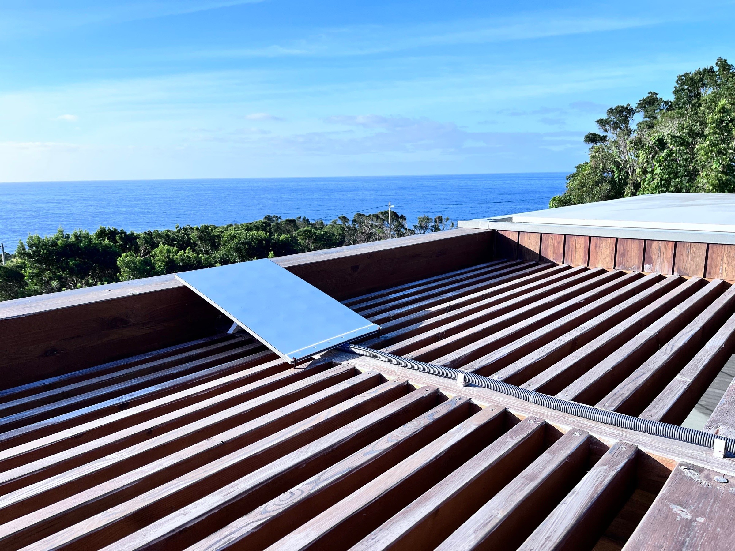 View of the Starlink antenna with the ocean in the background
