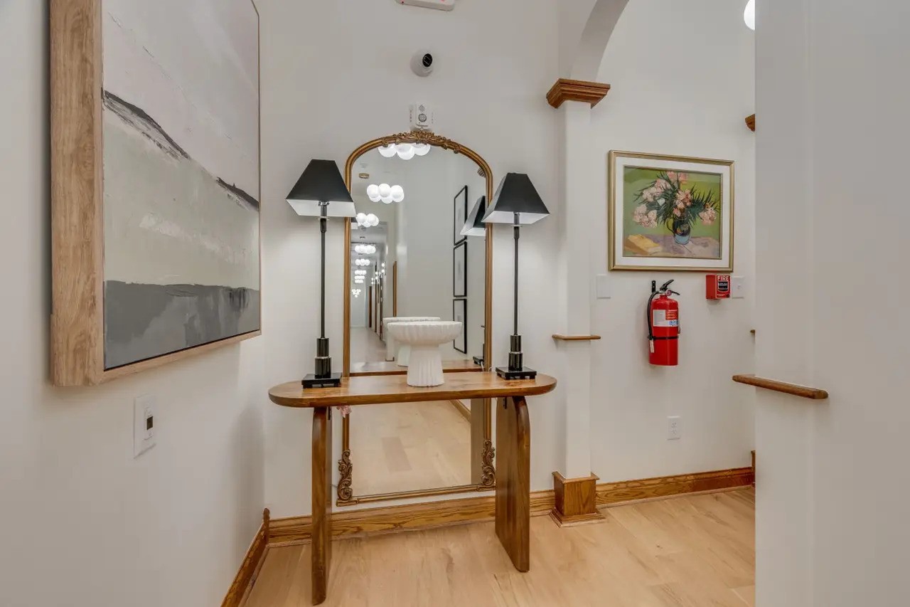 The downtown post hotel common hallway