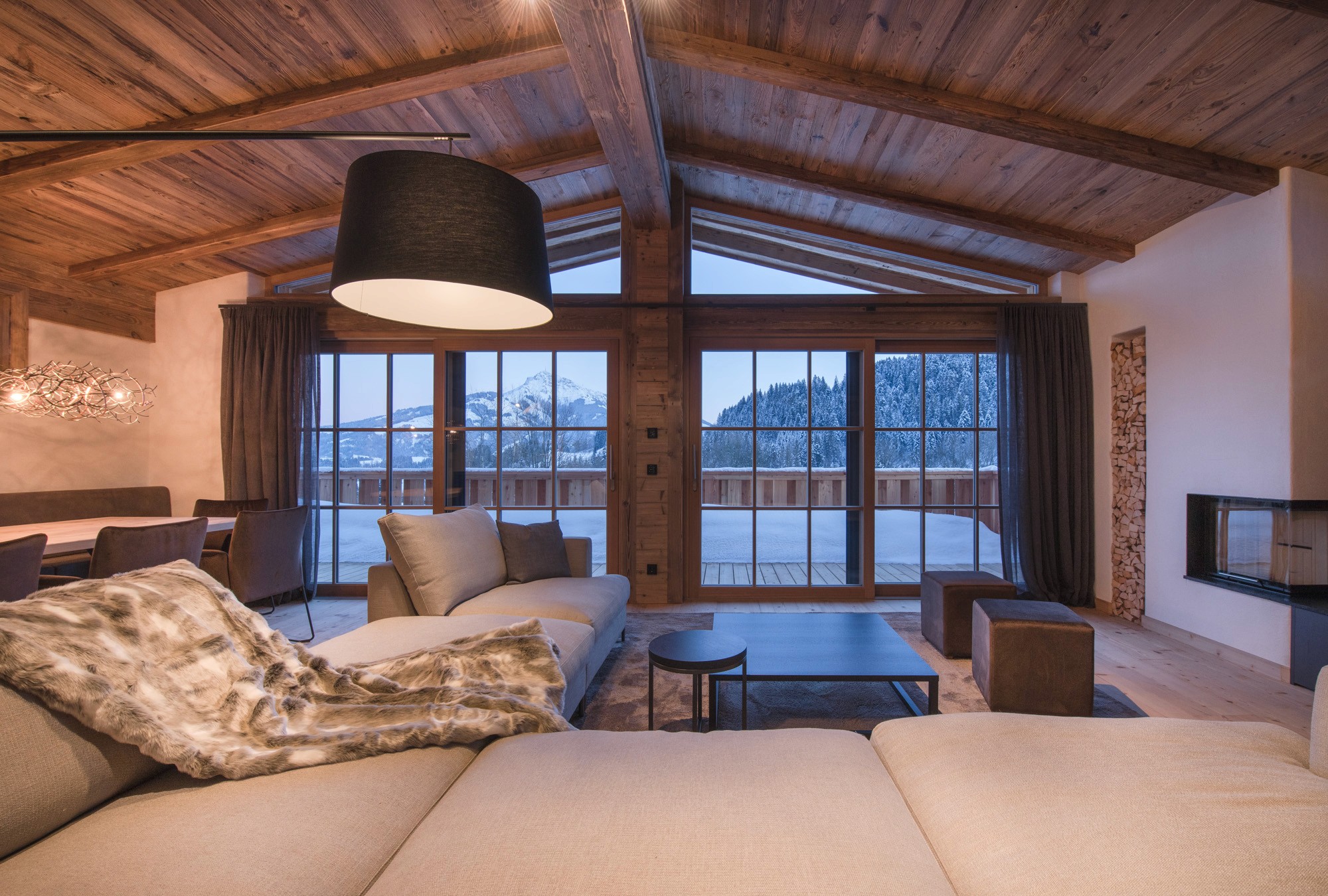 Gemütliches Chalet in Ellmau mit Blick auf das Kaisergebirge – hochwertiges Wohnen inmitten alpiner Natur, ideal als Hauptwohnsitz.