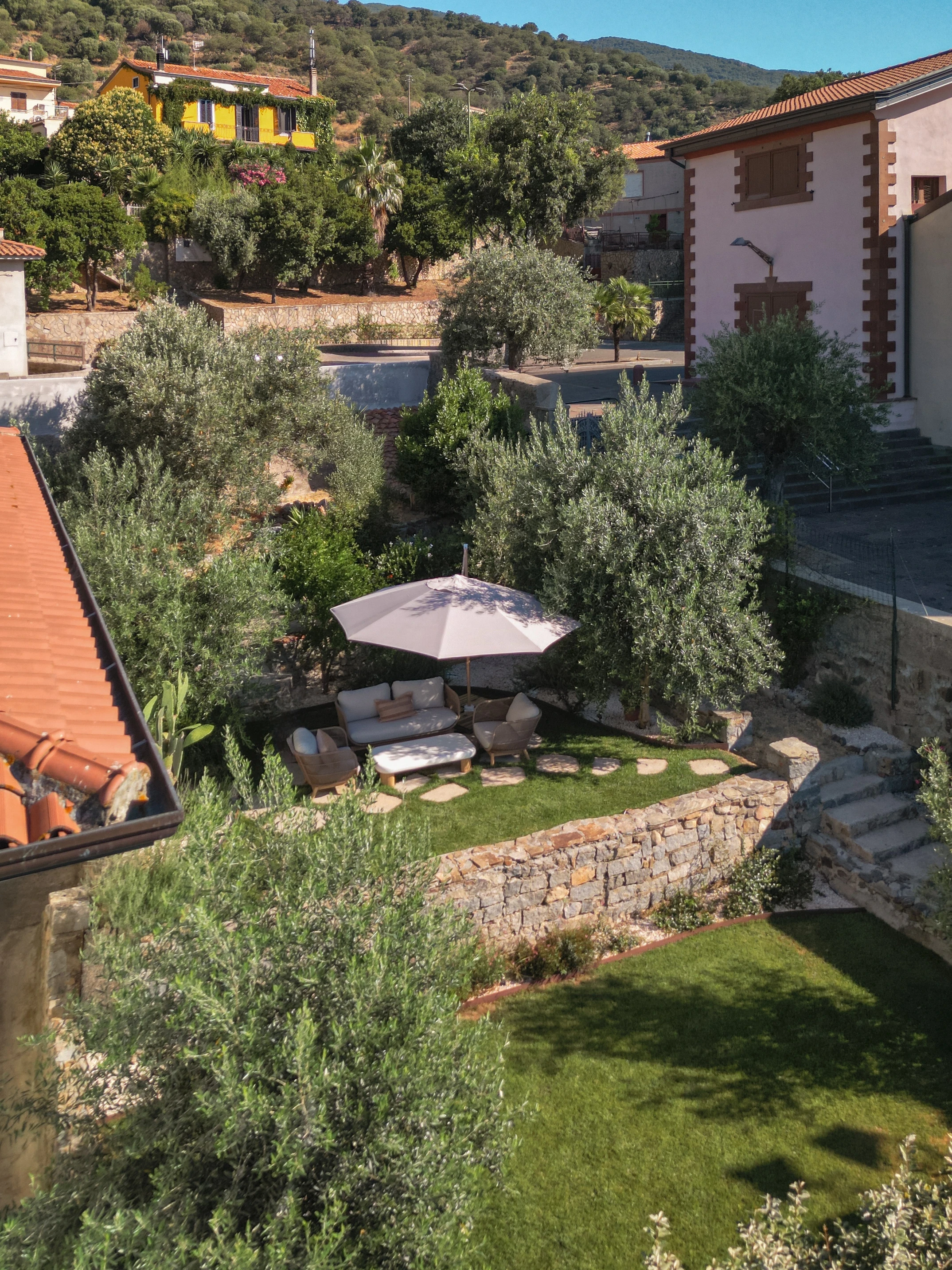 A guest enjoying the peaceful garden at Sanctuary Armony