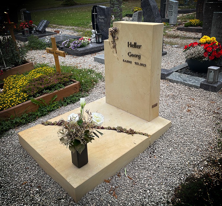 Grabsteine Weikert und Maier