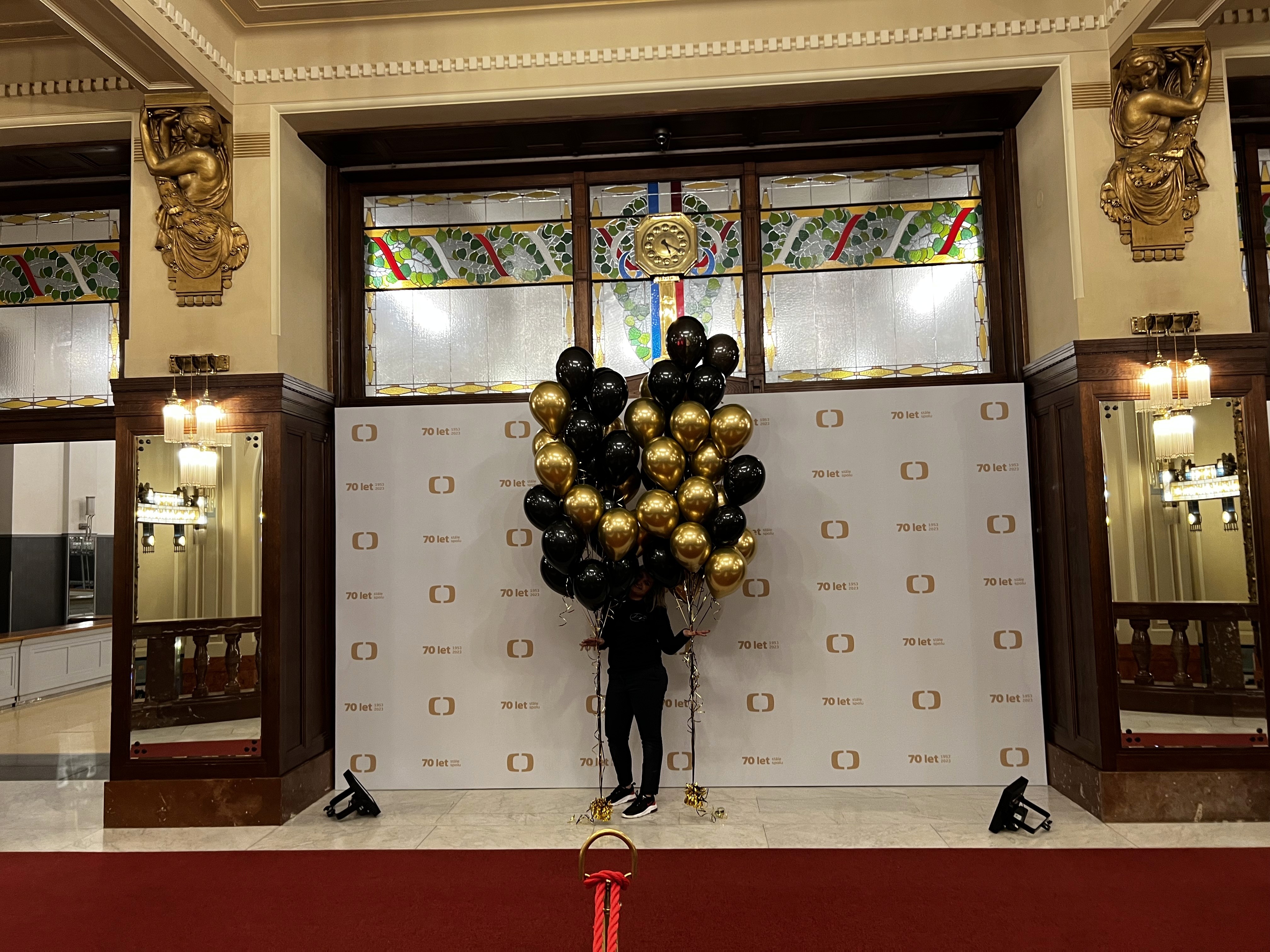 Balónková výzdoba pro galavečer 70 let České televize, Praha – Lucy Party Decor