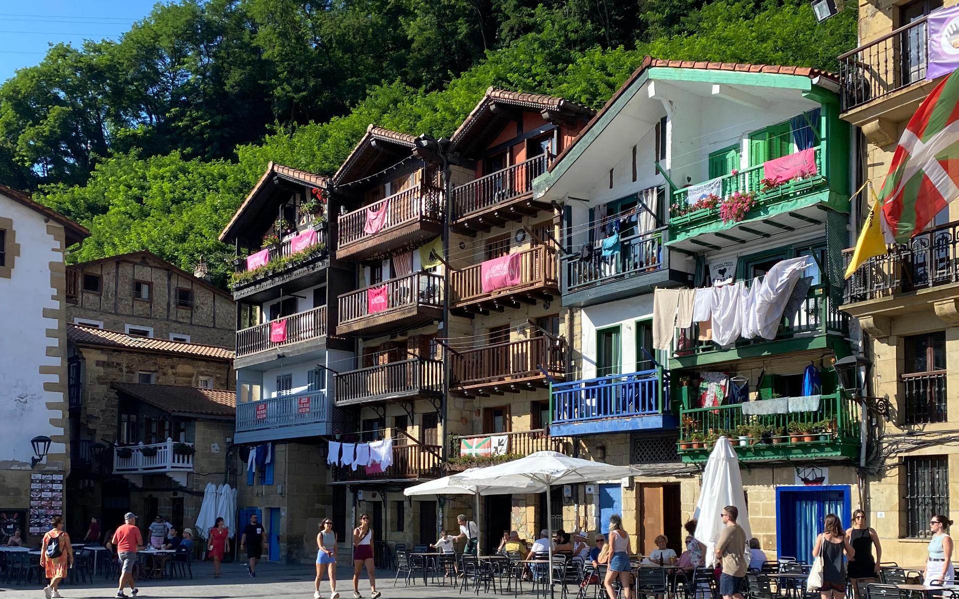 Château de Gère luxury stay Béarn Pyrenees partner The Basque Way.