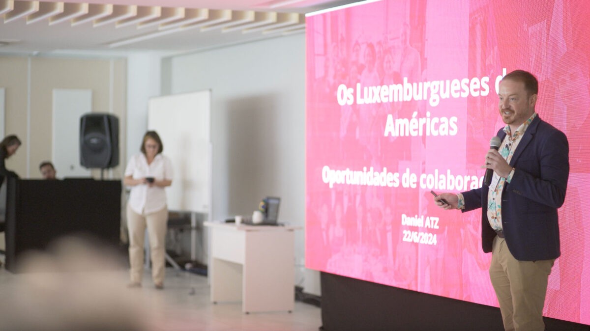 Daniel ATZ giving a presentation in Brazil