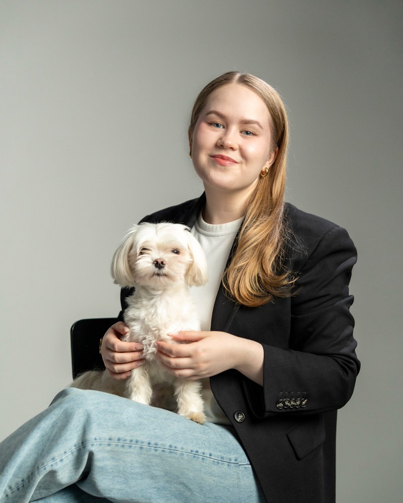 An empathetic digital designer with curious heart, solution-driven mindset and a natural ability to connect with people and understand their needs.