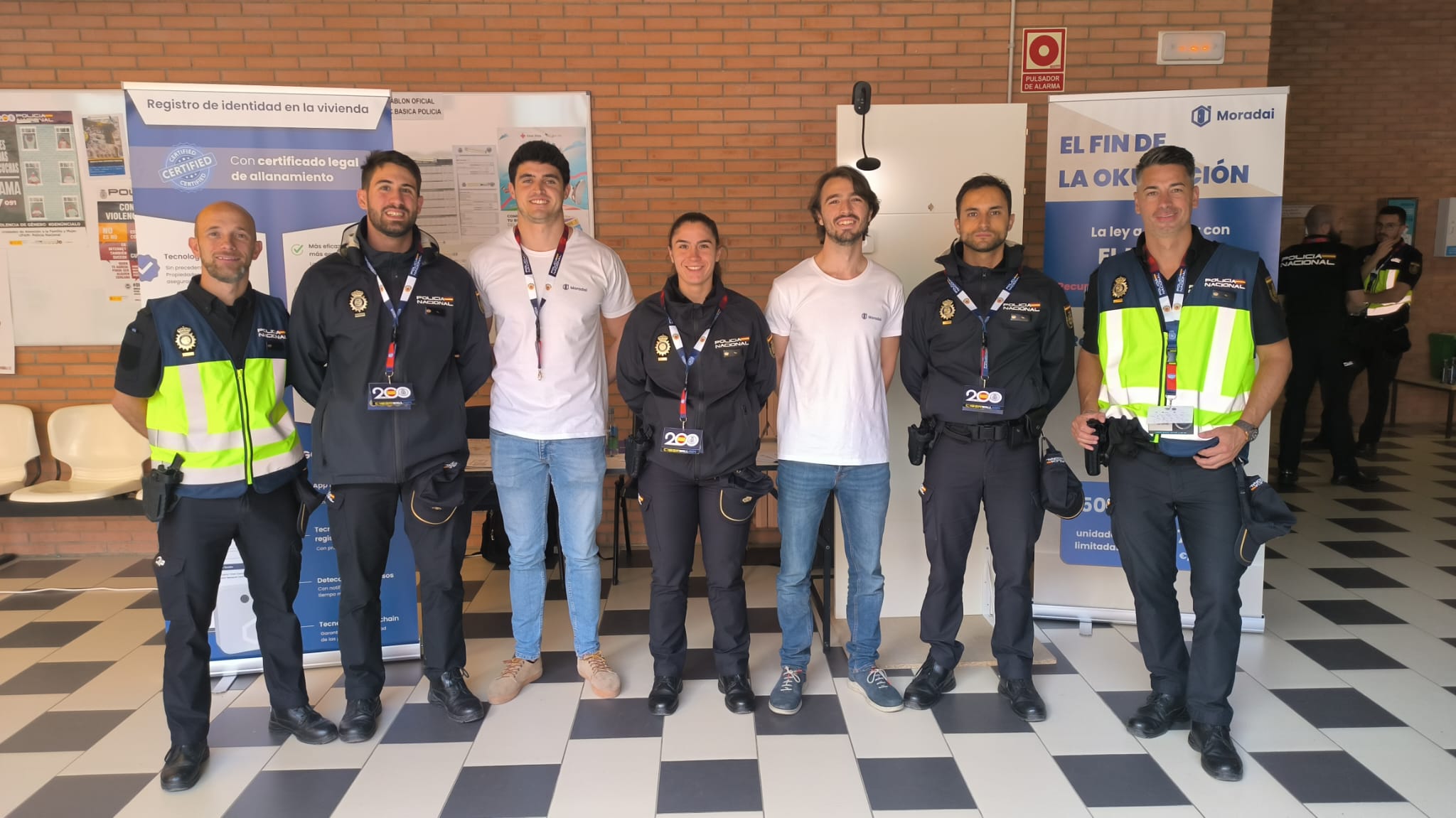 Equipo de Moradai junto a abogados, jueces y policías expertos en prevención de la okupación