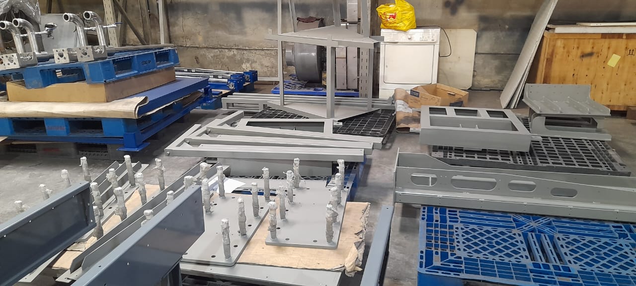 Welding and quality inspection of the heavy-duty filling machine structure.	
