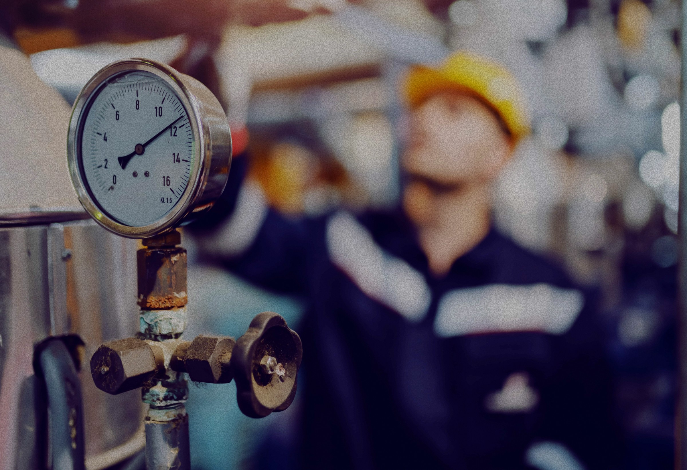 Dynamic picture of a cyclist riding downhill