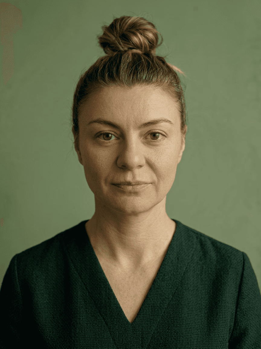 Anca Tazlaoanu-Stan, Brand Strategist at WeGrow. Portrait photo.