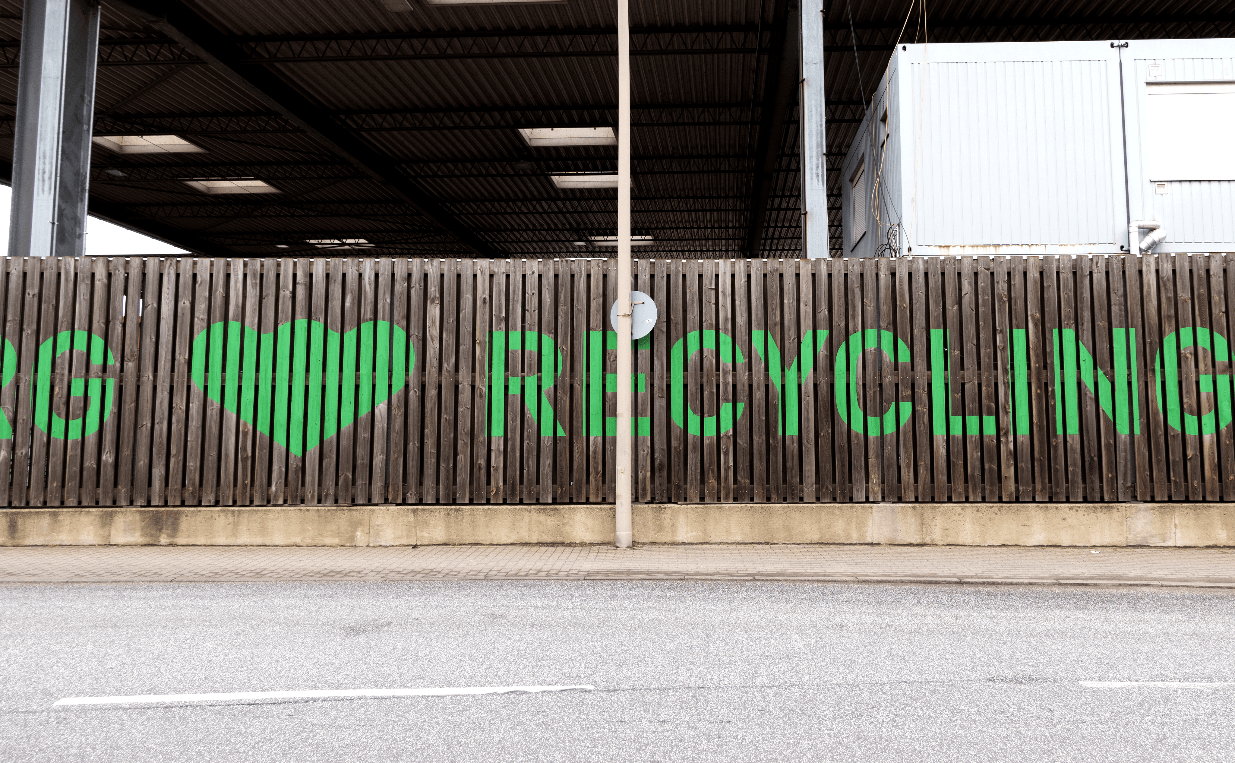 Modelle von tegut... teo aufgebaut in der Halle von Design for Human Nature in Hamburg.