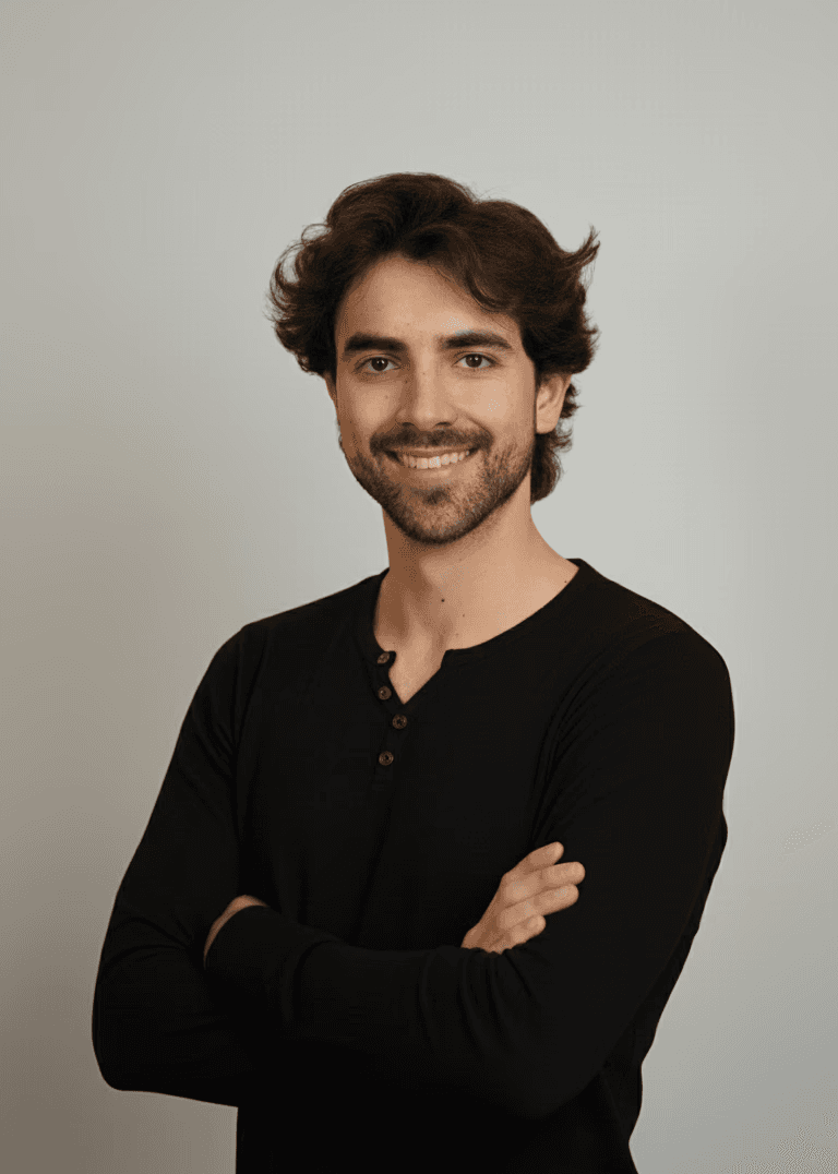Image of Ivan Viaud working at a desk