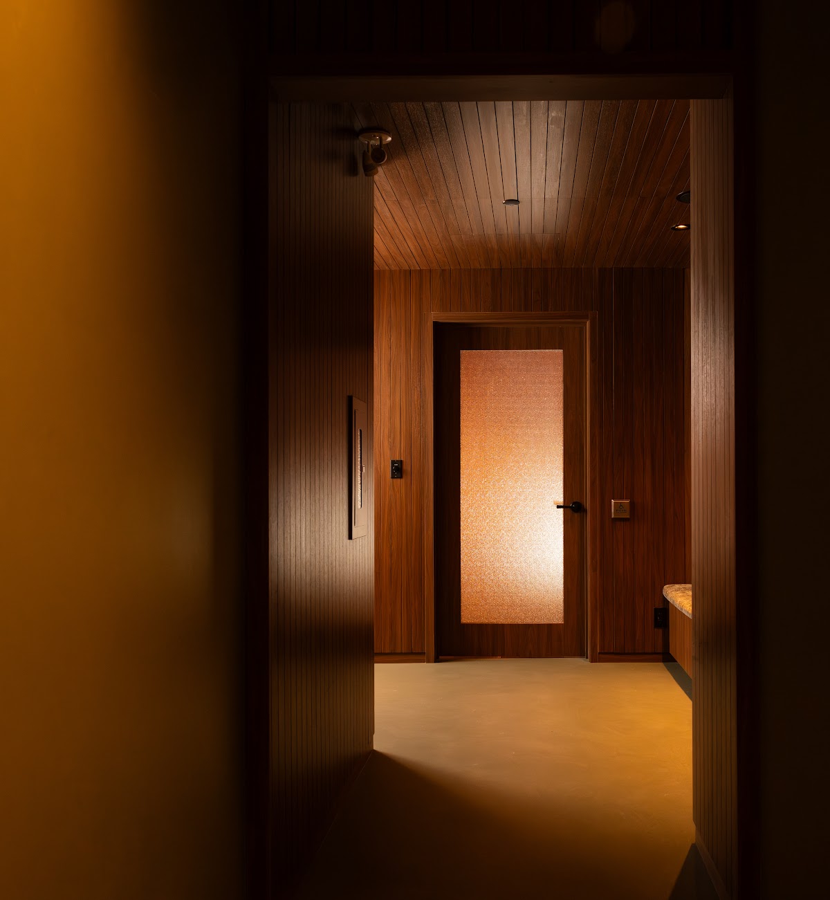Minimalist kitchen plaster