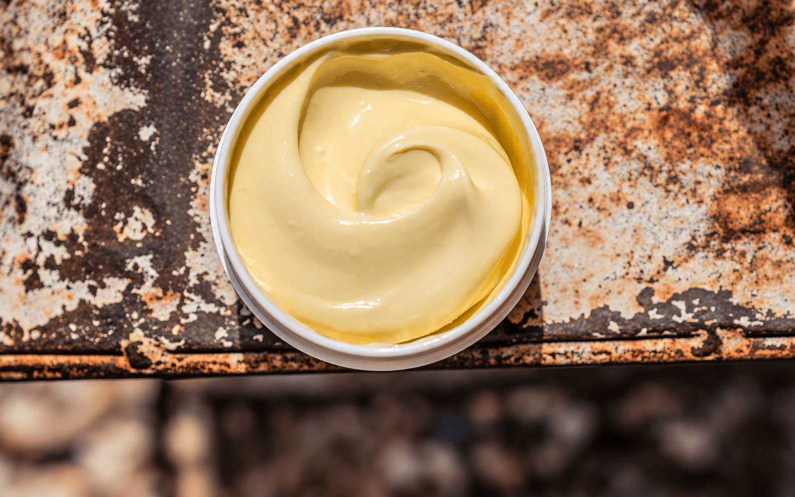 Texture onctueuse du Baume Intégral N°4 dans son pot ouvert