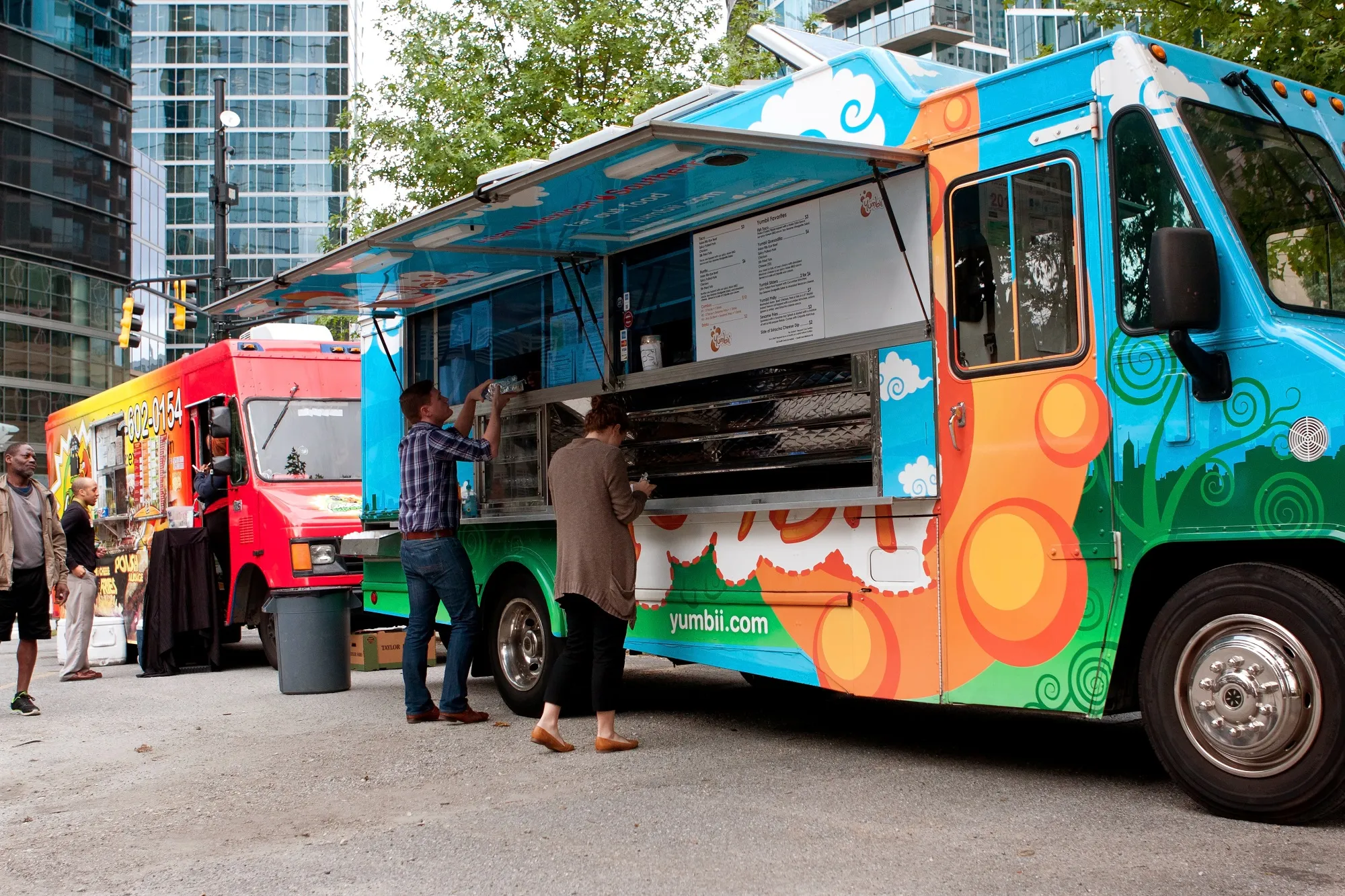 successful food truck selling to customers