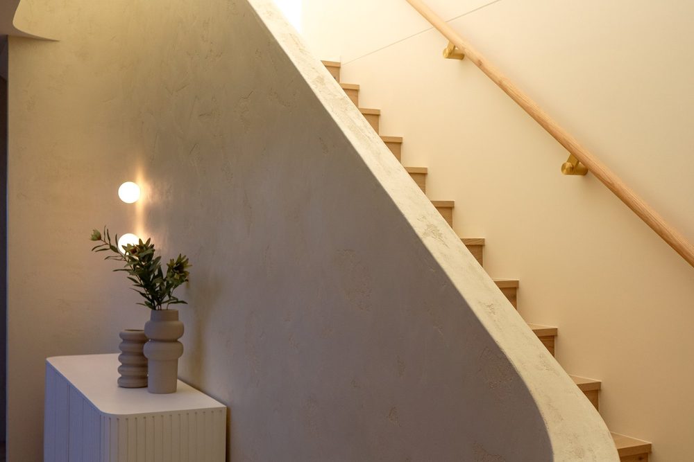 A stairwell finished in Marrakesh tadelakt