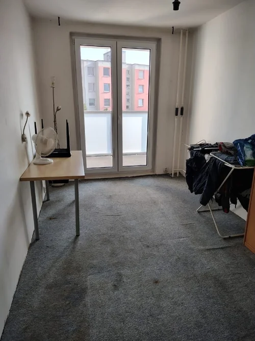 Odvoz nábytku Praha – pokoj po odstranění postele
