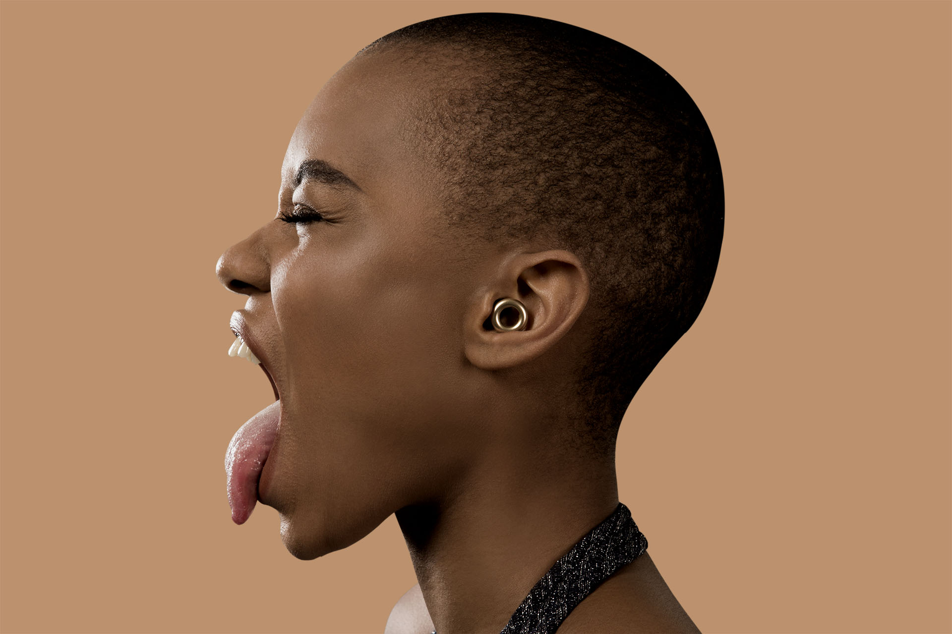 loop earplugs female model